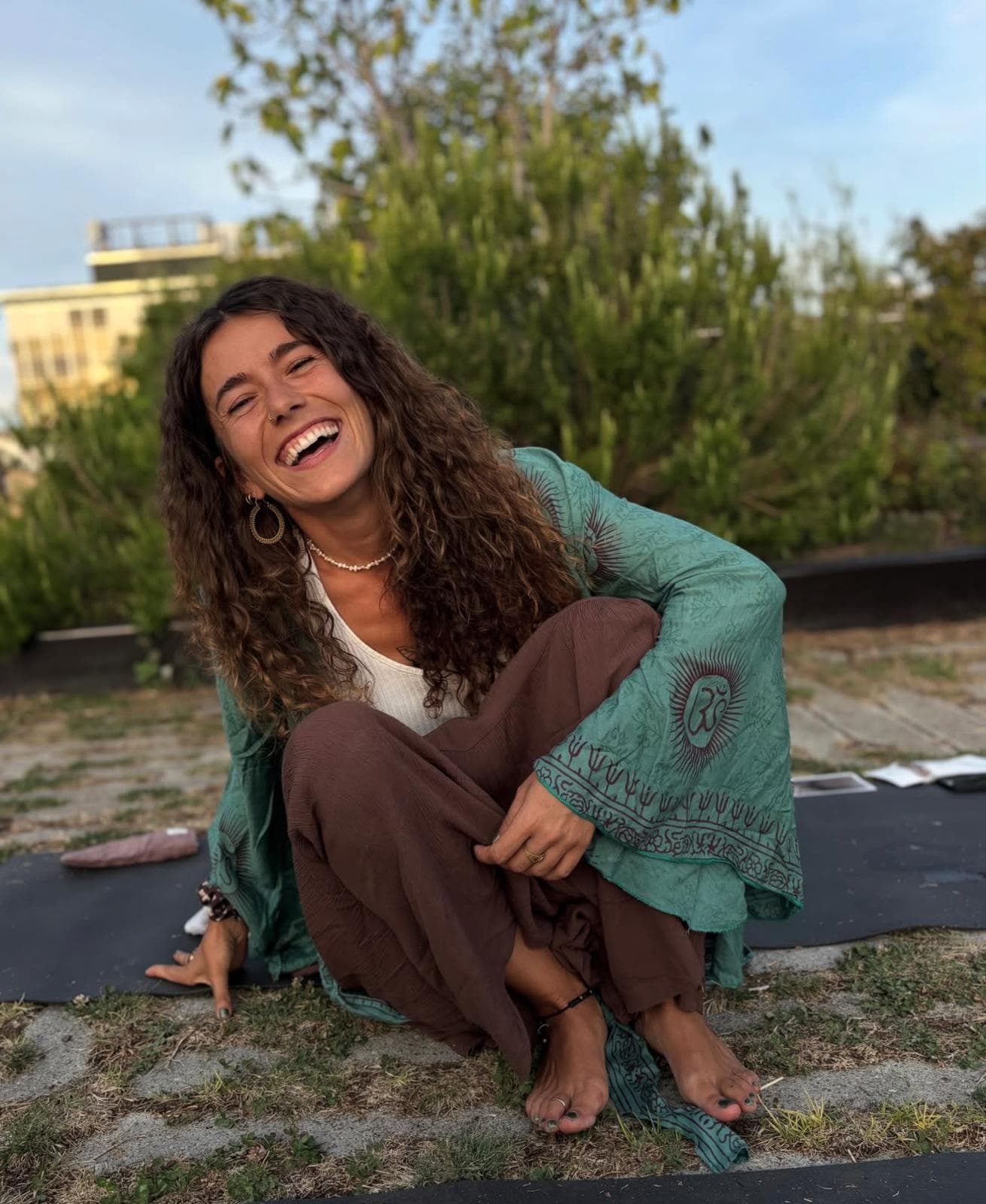Elisa smiling outdoors after a mindful practice